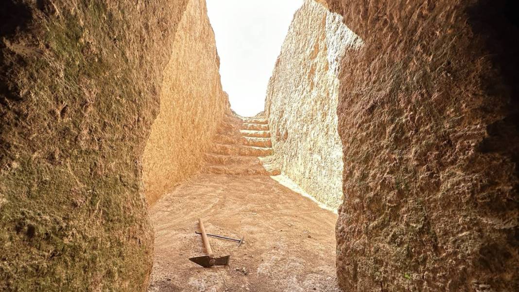 Kaçak kazı yaparken öyle bir şeye denk geldiler ki az kalsın çarpılıyorlardı! Yetkililer, iş üstündeyken yakaladı 8